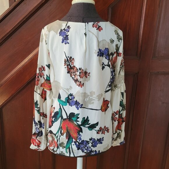 Express Floral Print Long Sleeve Blouse With Keyhole Detail - Size M - Picture 4 of 6
